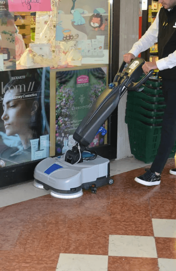 Lindhaus Flexy Battery-Powered Floor Scrubber LW44
